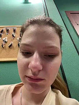 MaryHiggins online show from November 12, 2025, 1:22 pm