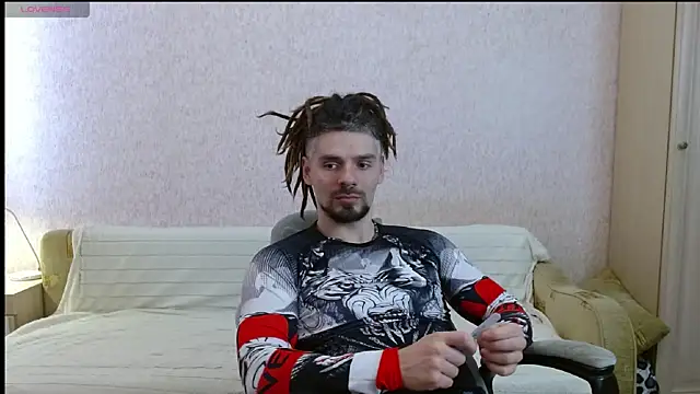 Aestheticguy101 online show from March 28, 2026, 8:47 am