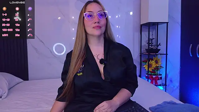 hotpawgmilf online show from April 9, 2026, 5:29 am