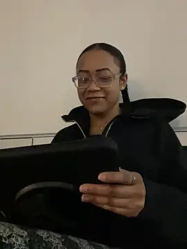 RylHoneyy online show from February 25, 2026, 2:05 pm