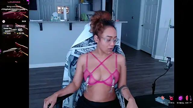 Snapshot of RylHoneyy chatting on June 6, 2026, 5:39 pm RylHoneyy online show from June 6, 2026, 5:39 pm