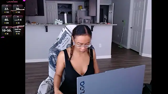 Snapshot of RylHoneyy chatting on June 11, 2026, 8:29 pm RylHoneyy online show from June 11, 2026, 8:29 pm