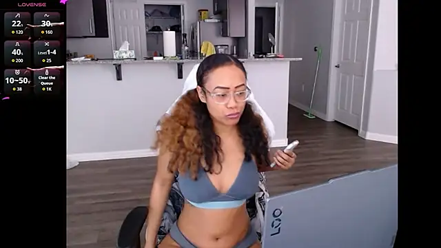 Snapshot of RylHoneyy chatting on June 25, 2026, 5:39 pm RylHoneyy online show from June 25, 2026, 5:39 pm
