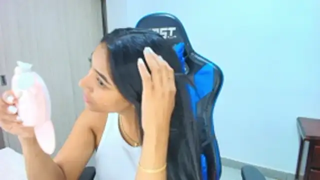 sophiax-x online show from October 25, 2025, 12:51 am