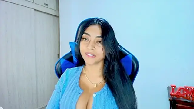 sophiax-x online show from December 13, 2025, 7:53 pm