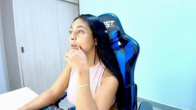 sophiax-x online show from January 10, 2026, 2:24 am