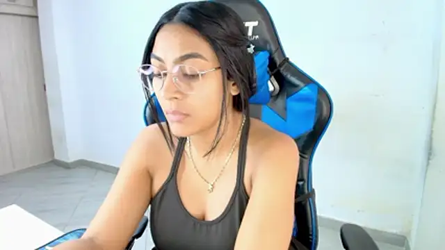 sophiax-x online show from February 10, 2026, 7:18 pm