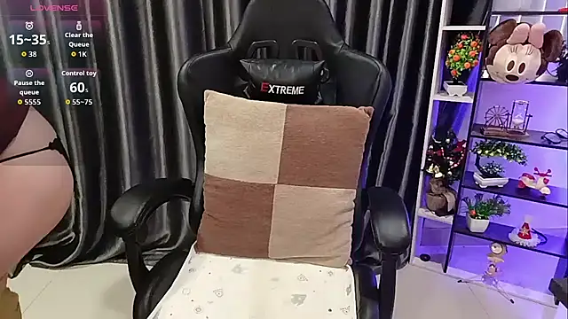 Yuki-yio online show from October 25, 2025, 1:13 am