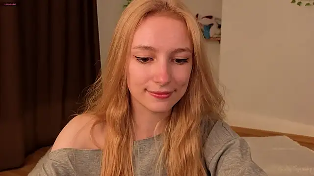 Snapshot of berrry_girl chatting on May 13, 2026, 11:40 am berrry girl online show from May 13, 2026, 11:40 am