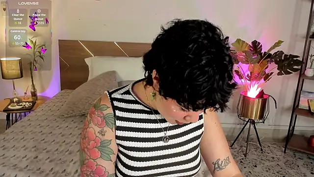 Amy art online show from April 16, 2026, 9:39 pm