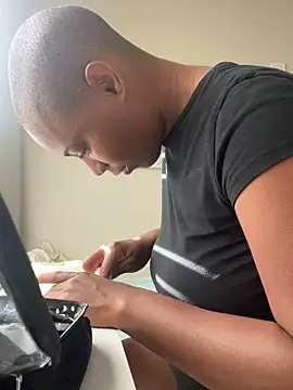 Snapshot of HoneyDripHer chatting on October 13, 2025, 1:33 pm HoneyDripHer online show from October 13, 2025, 1:33 pm