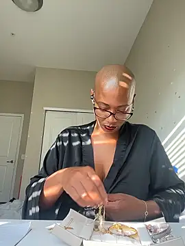 Snapshot of HoneyDripHer chatting on November 5, 2025, 1:44 pm HoneyDripHer online show from November 5, 2025, 1:44 pm