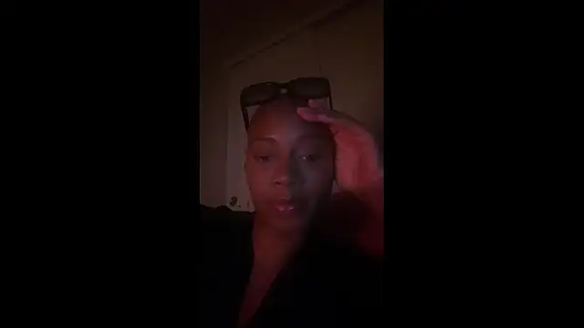 Snapshot of HoneyDripHer chatting on November 16, 2025, 12:16 am HoneyDripHer online show from November 16, 2025, 12:16 am