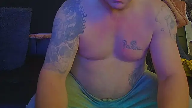 AwesomePapaya online show from December 16, 2025, 11:43 pm