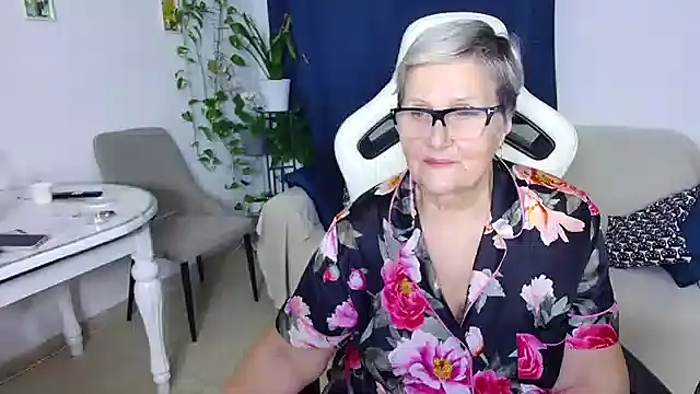 Snapshot of Selenna57 chatting on February 10, 2026, 7:18 pm Selenna57 online show from February 10, 2026, 7:18 pm