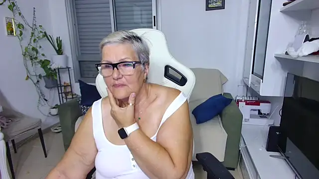 Selenna57 online show from June 5, 2026, 5:29 pm