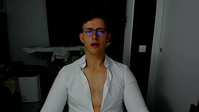 Snapshot of sexxymuscles4u chatting on November 6, 2025, 2:40 pm sexxymuscles4u online show from November 6, 2025, 2:40 pm