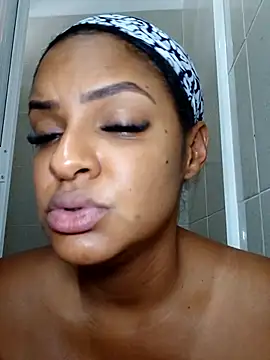 Snapshot of nashiira_ chatting on May 6, 2026, 10:04 pm nashiira online show from May 6, 2026, 10:04 pm