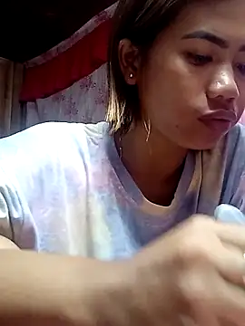 Snapshot of Cutie_body11 chatting on April 22, 2026, 12:24 am Cutie body11 online show from April 22, 2026, 12:24 am