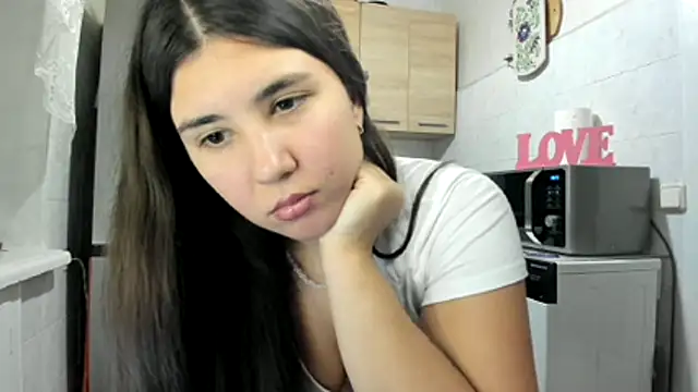 MiaMarrone online show from November 26, 2025, 4:19 pm