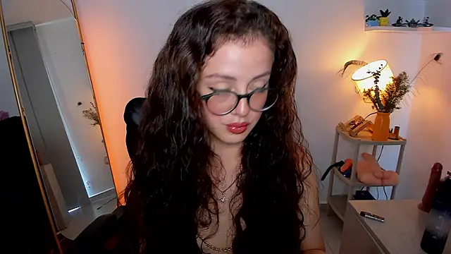 Cassandra Caiin online show from November 19, 2025, 4:18 pm