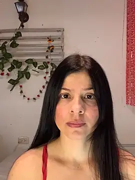 Estefani 32 online show from February 10, 2026, 2:21 pm