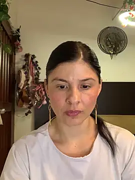 Estefani 32 online show from February 14, 2026, 9:22 pm