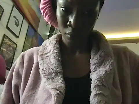 Snapshot of choco_petite chatting on February 1, 2025, 9:32 am choco petite online show from February 1, 2025, 9:32 am