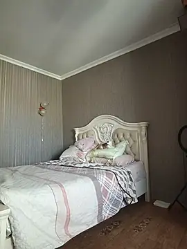 GoddessLara online show from May 20, 2026, 12:17 am