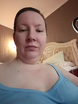 Snapshot of GoddessLara chatting on July 14, 2026, 2:27 am GoddessLara online show from July 14, 2026, 2:27 am