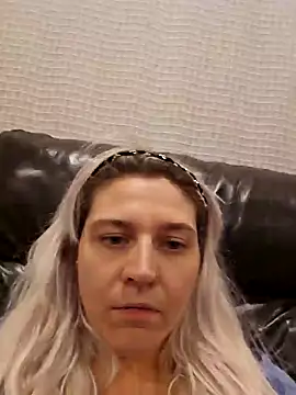 ScarletCallings420 online show from November 22, 2025, 4:11 am