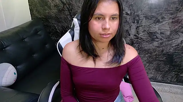 olivia love  online show from June 25, 2026, 9:19 pm