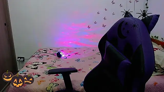 OriannaDomenechi online show from October 7, 2025, 1:03 am