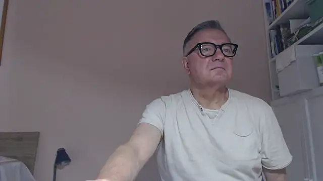 Snapshot of YOU6me chatting on July 20, 2026, 7:11 am YOU6me online show from July 20, 2026, 7:11 am