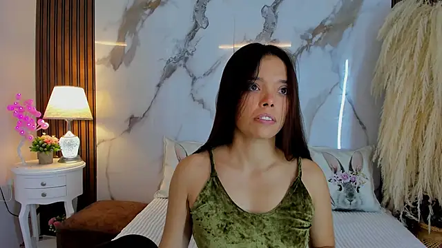 hannahill69 online show from February 21, 2025, 4:40 am