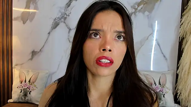 hannahill69 online show from February 24, 2025, 5:00 am