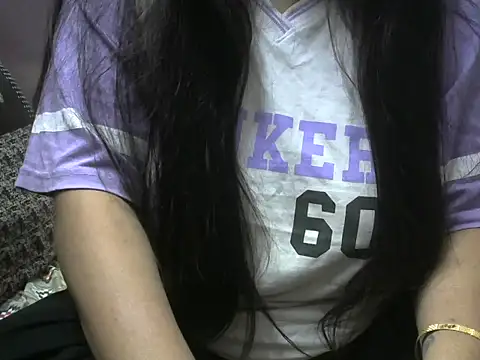 Snapshot of Bold-Radhika chatting on November 18, 2025, 2:32 pm Bold-Radhika online show from November 18, 2025, 2:32 pm