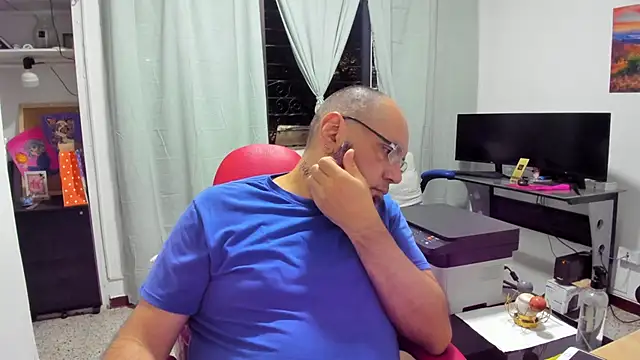 Snapshot of Myke_Miller_ chatting on June 5, 2026, 2:40 am Myke Miller online show from June 5, 2026, 2:40 am