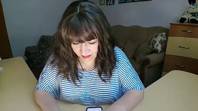 Lucretia Goldi  online show from February 5, 2026, 2:54 pm