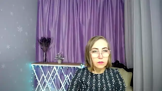 queen a n i online show from April 17, 2026, 9:01 am