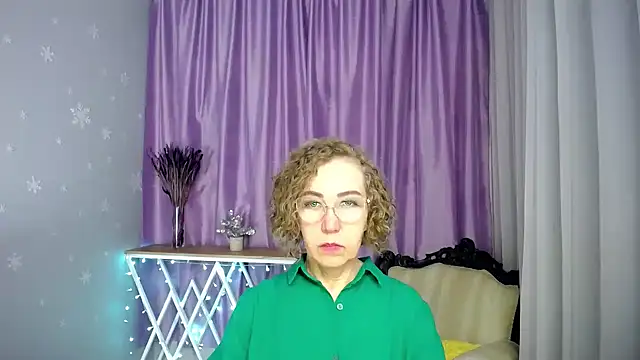 queen a n i online show from May 16, 2026, 8:33 am