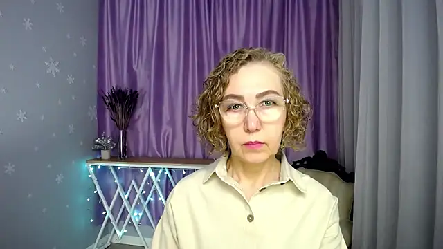 queen a n i online show from June 4, 2026, 10:21 am
