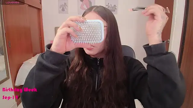 Miley Baker online show from September 13, 2025, 12:38 pm