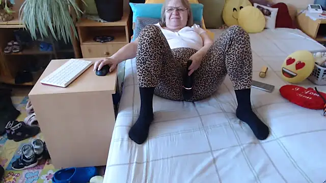 Snapshot of Margaret-milf chatting on April 23, 2026, 3:25 pm Margaret-milf online show from April 23, 2026, 3:25 pm