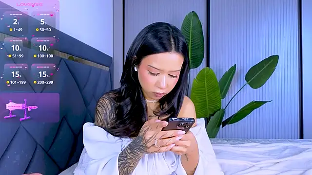 Snapshot of Mia_Tin chatting on July 13, 2026, 10:51 am Mia Tin online show from July 13, 2026, 10:51 am