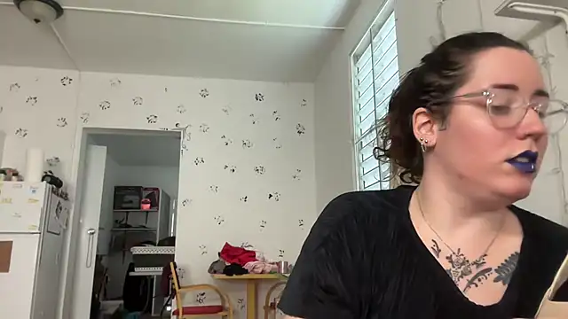 Snapshot of poppergirl69 chatting on September 16, 2025, 7:15 pm poppergirl69 online show from September 16, 2025, 7:15 pm