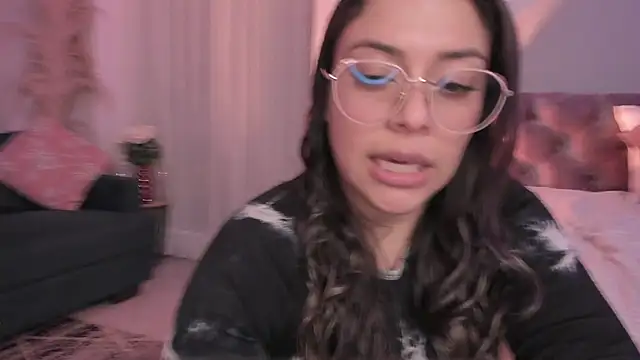 Snapshot of Nicolle_W chatting on February 7, 2025, 2:47 pm Nicolle W online show from February 7, 2025, 2:47 pm