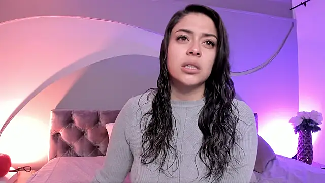 Snapshot of Nicolle_W chatting on February 25, 2025, 11:52 am Nicolle W online show from February 25, 2025, 11:52 am