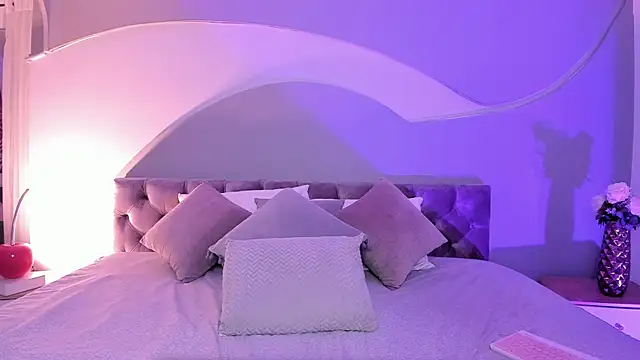 Snapshot of Nicolle_W chatting on March 1, 2025, 12:01 pm Nicolle W online show from March 1, 2025, 12:01 pm