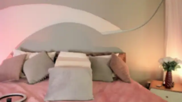 Snapshot of Nicolle_W chatting on September 20, 2025, 11:55 am Nicolle W online show from September 20, 2025, 11:55 am